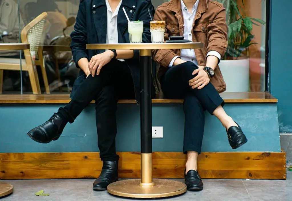 Drinking cold drinks at a café