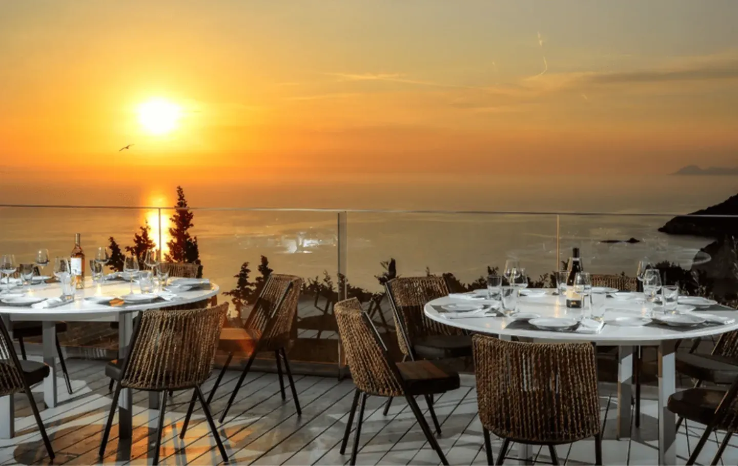 Emiritis Bar with sunset