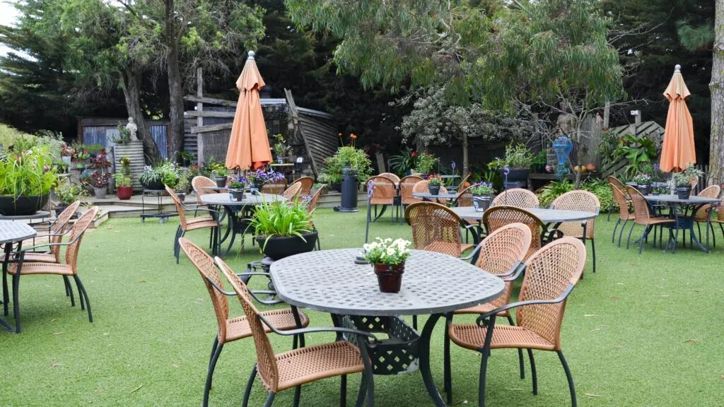 Outdoor restaurant