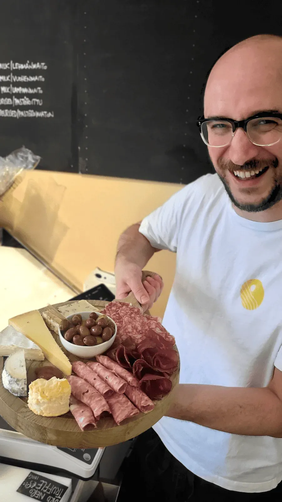 Rolling Cheese - guest service